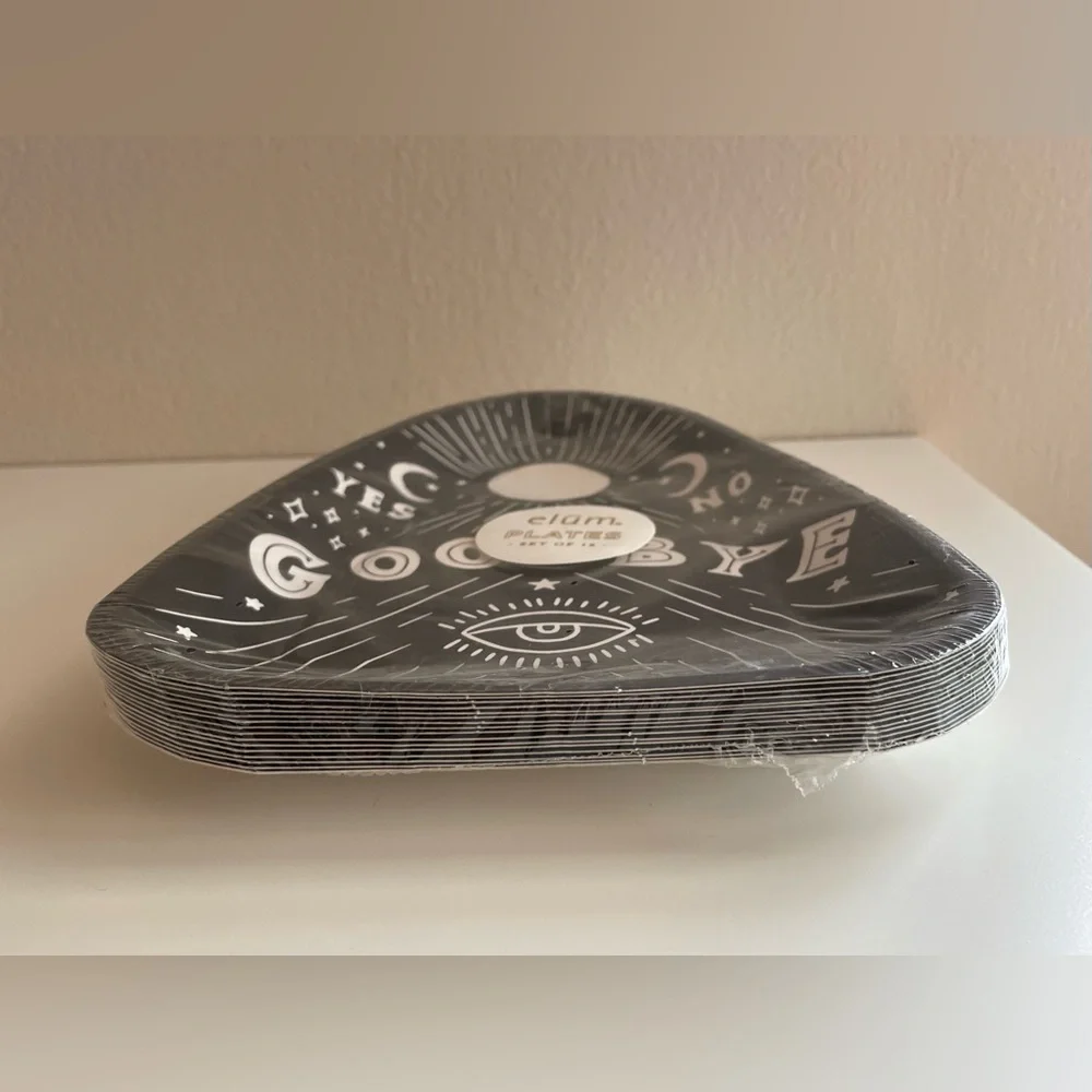 Elum Black and White Decorative Plates